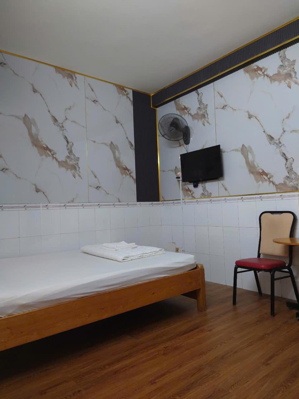 Khach San Hoa Anh Anh Hotel Хошимин Екстериор снимка